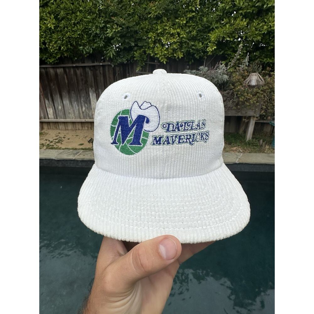 Vintage Twins Enterprise Dallas Mavericks White Corduroy Snapback Hat
